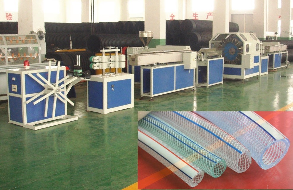 Ίνα PVC που ενισχύει τη γραμμή εξώθησης μανικών/τη ζαρωμένη γραμμή παραγωγής σωλήνων PVC