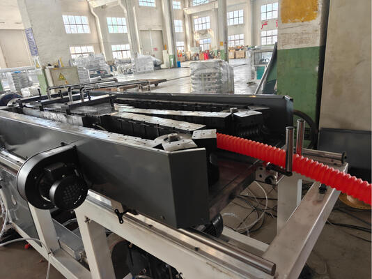 PLC Control System Single Wall Corrugated Pipe Extrusion Line with Water Cooling Method and Siemens Main Motor