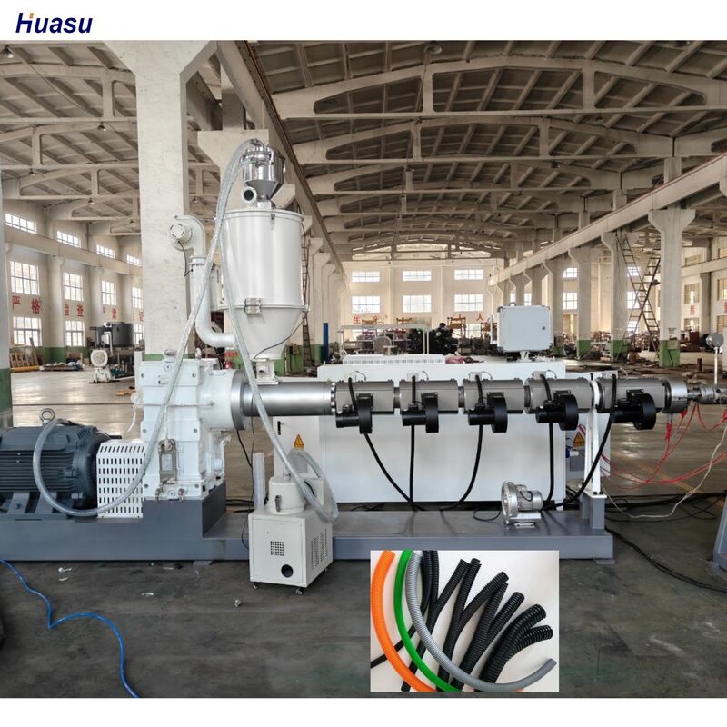 Γραμμή εξώθησης σωλήνων κυματοειδών διπλού τοιχώματος με κινητήρα AC Siemens, λόγο σπειρώματος 33:1 και σύστημα ψύξης νερού