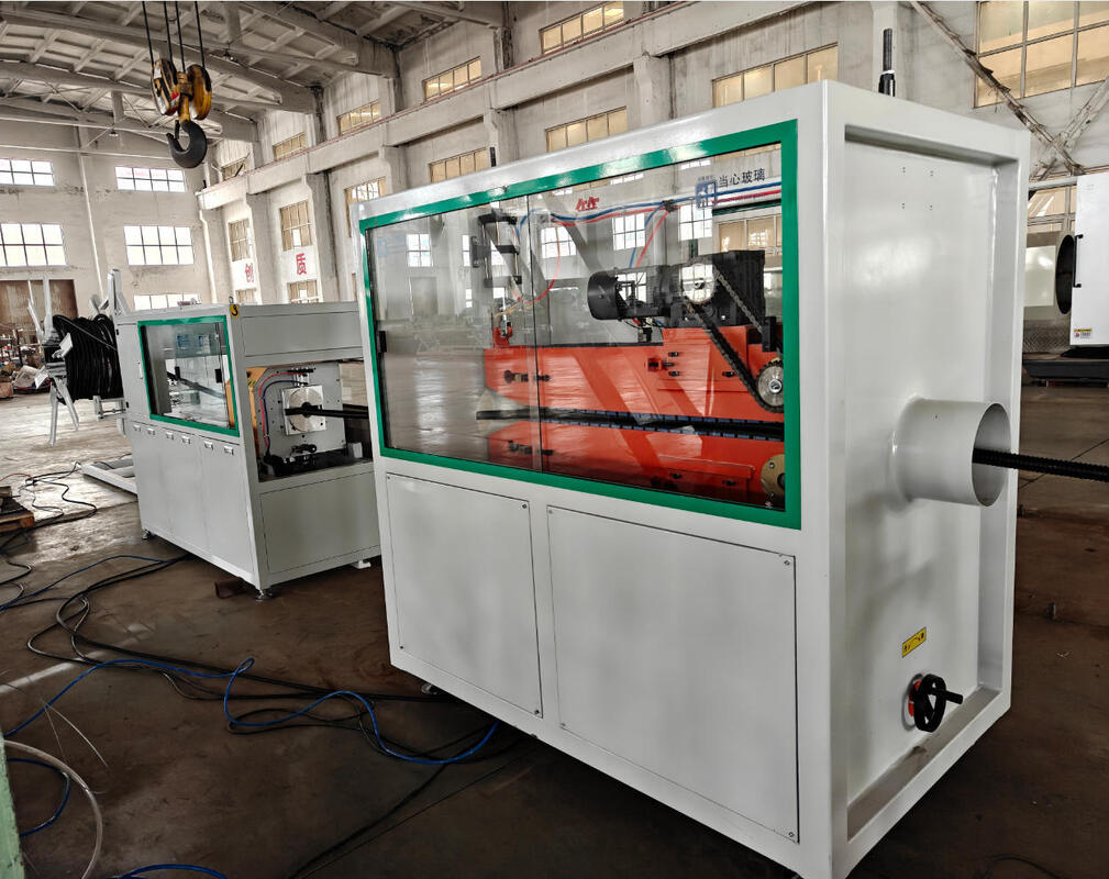 Γραμμή εξώθησης σωλήνων κυματοειδών από χάλυβα με μονό τοίχωμα με ηλεκτρικά εξαρτήματα Schneider Siemens, 1 έτος εγγύηση και βάθος νιτρίδωσης βαρελιού 0,4～0,7 mm