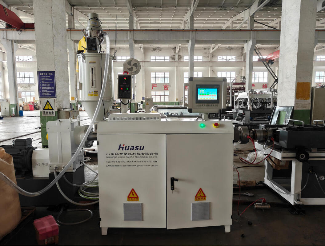 Γραμμή εξώθησης σωλήνων κυματοειδών από χάλυβα με μονό τοίχωμα με ηλεκτρικά εξαρτήματα Schneider Siemens, 1 έτος εγγύηση και βάθος νιτρίδωσης βαρελιού 0,4～0,7 mm