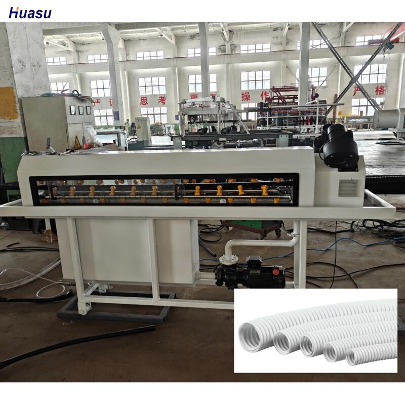 Ελεγχόμενο από PLC μονό τοίχωμα κυματοειδής γραμμή παραγωγής σωλήνων για PP PE PVC πρώτες ύλες που εξασφαλίζουν την παραγωγή και τη συνέπεια