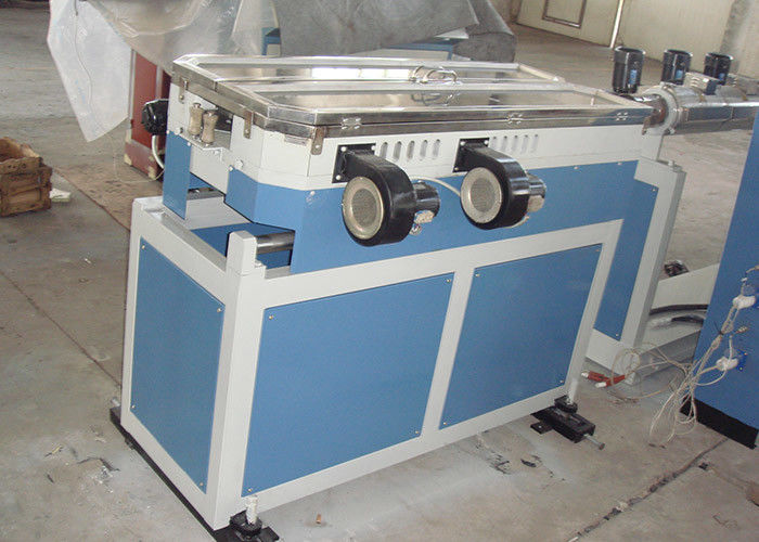 Το πλαστικό HDPE PPR σωλήνων PVC CPVC UPVC PE PP ποτίζει την ηλεκτρική γραμμή παραγωγής εξώθησης σωλήνων μανικών σωλήνων αγωγών