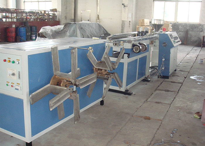 Το πλαστικό HDPE PPR σωλήνων PVC CPVC UPVC PE PP ποτίζει την ηλεκτρική γραμμή παραγωγής εξώθησης σωλήνων μανικών σωλήνων αγωγών